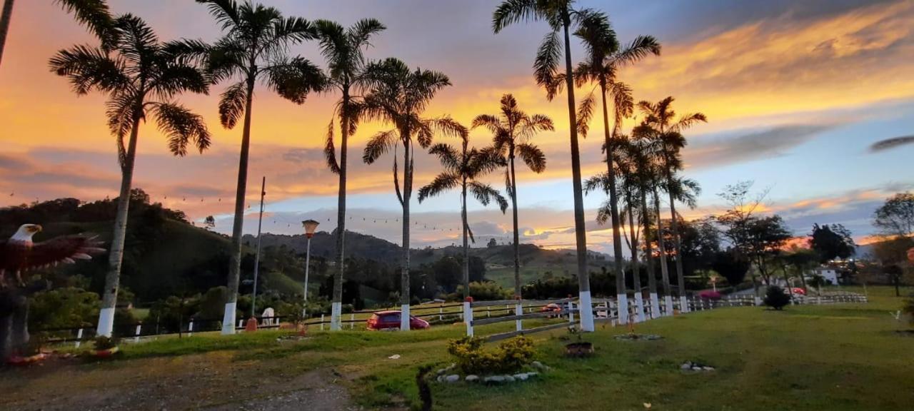 Finca Recreacional Marcelandia ซานตาโรซา เดกาบัล ภายนอก รูปภาพ