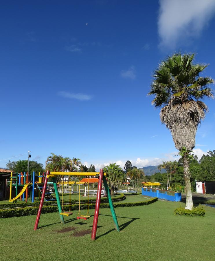 Finca Recreacional Marcelandia ซานตาโรซา เดกาบัล ภายนอก รูปภาพ