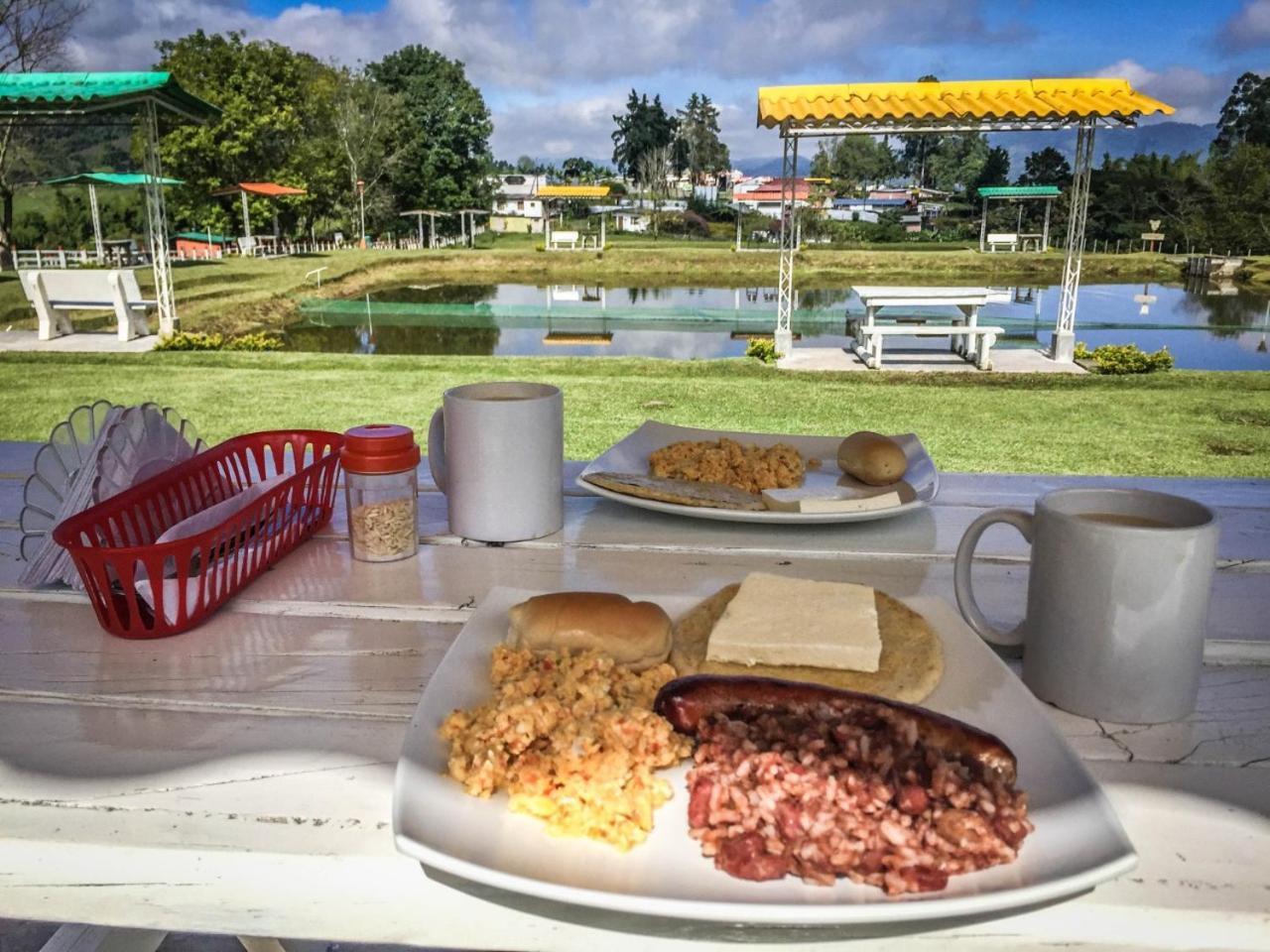 Finca Recreacional Marcelandia ซานตาโรซา เดกาบัล ภายนอก รูปภาพ